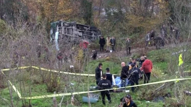 Zonguldak'ta öğrencileri taşıyan servis devrildi: 1 ölü, 19 yaralı
