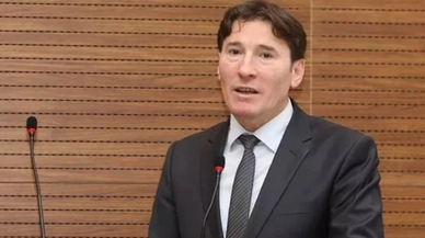 İlahiyat mezunu Muhittin Kapanşahin, depremden bir gün sonra Karabük Üniversitesi Mimarlık Fakültesi'ne dekan olarak atandı
