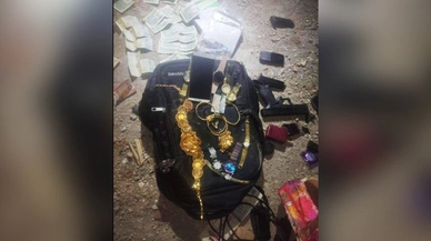 Hatay'da bir komiser yardımcısı ve bir bekçi, enkazdan değerli eşya çaldıkları şüphesiyle gözaltına alındı