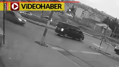 Kucağındaki çocuğuyla birlikte minibüsten düştü