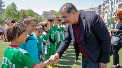 23 Nisan, Karşıyaka'da U-12 futbol turnuvası ile taçlandırıldı