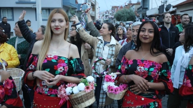 Hıdırellez ateşi Efes Selçuk'ta yandı