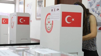 İkinci tur resmen başladı: Yurtdışında ve gümrüklerde seçmenler sandık başında