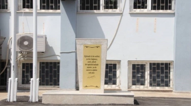 Atatürk büstüne balyozla saldıran şüpheli tutuklandı