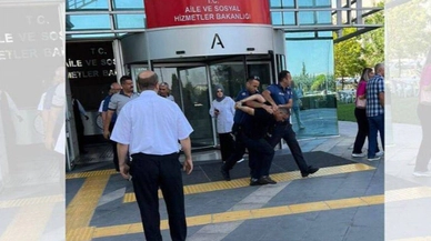 Bakanlığın önünde “Açım, geçinemiyorum” dedi, ters kelepçe ile gözaltına alındı