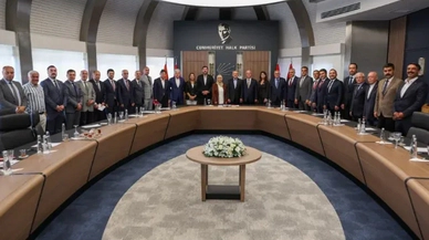 Kemal Kılıçdaroğlu, partisinin Ankara İl Başkanı ve ilçe başkanlarıyla görüştü