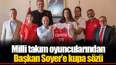 Milli takım oyuncularından Başkan Soyer’e kupa sözü