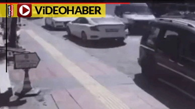 Akıl almaz kaza... Babasının aracıyla aşırı hız yaptı, anne ve çocuğuna çarptı