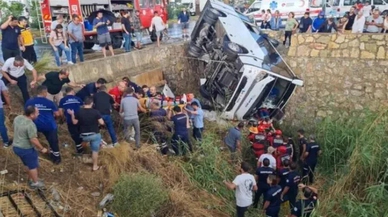 İşçi servisi dere yatağına düştü: 23 yaralı