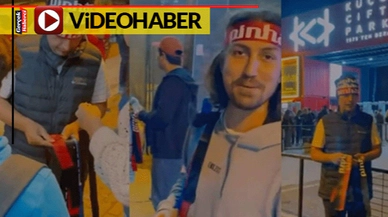 Pinhani seyyar satıcı kılığına girdi, konsere gelenler tanıyamadı