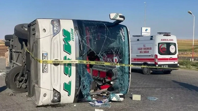 Şanlıurfa'da yolcu otobüsü devrildi: 2 ölü, 25 yaralı
