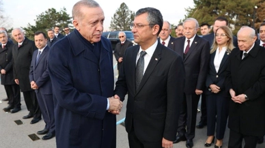 Özel ve Erdoğan Anıtkabir’de tokalaştı: Ata’nın huzurunda siyasi rekabet olmaz
