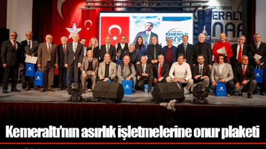 Kemeraltı’nın asırlık işletmelerine onur plaketi