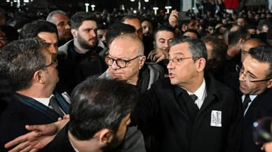 Şehidin ailesinden 'Özgür Özel' açıklaması: "Protestoların ailemizle ilgisi yok, Özgür Bey bizim ailenin de çocuğudur"
