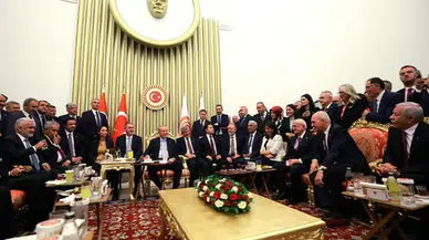 Meclis resepsiyonundaki fotoğraf gerginliği: Partilerden peş peşe açıklamalar geldi