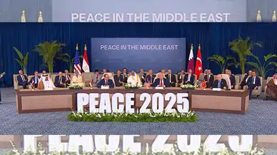 Mısır'daki Gazze Zirvesi'nde liderler pozu verildi: Trump tüm liderlerle tokalaştı