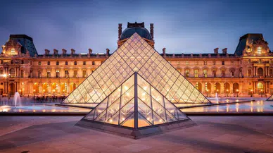 Paris’teki Louvre Müzesi'nde soygun: Napolyon'a ait mücevherler çalındı!