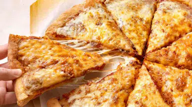 4 kişi hastanelik oldu! Bu kez pizza yiyen bir kişi vefat etti