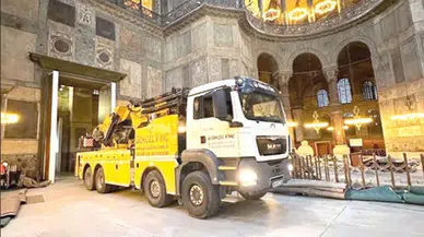 Ayasofya Bilim Kurulu'ndan vinç açıklaması: Notre Dame'de de kullanıldı