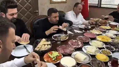 Belediye Başkanının gösteriş sofrasına tepki yağıyor