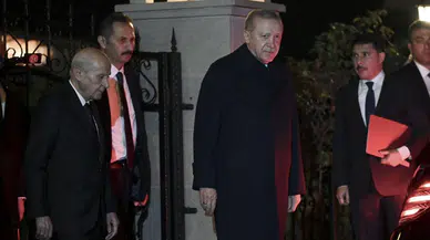 Erdoğan-Bahçeli zirvesinde dikkat çeken ayrıntı! Kırmızı dosyada ne var?