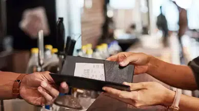 Kafe ve restoranlarda zorunlu servis ücretleri kaldırılıyor