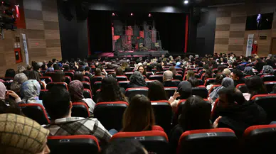 2. Uluslararası Mesir Tiyatro Festivali’nde Duygu Dolu Performans