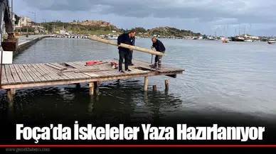 Foça’da İskeleler Yaza Hazırlanıyor