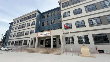 Mersin'de bir lise öğrencisi okulda silahla yakalandı