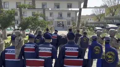 Annesini öldüren adamın arkadaşını evindeki kanlı mont ele verdi