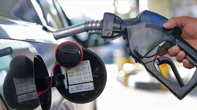 Akaryakıtta tabela değişimi: Benzine indirim geldi
