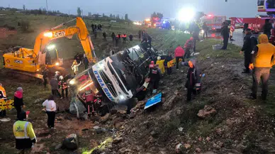 Malatya'da yolcu otobüsü şarampole devrildi