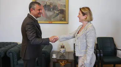 Çorlu tren faciasında oğlunu yitiren Mısra Öz, CHP'ye katıldı