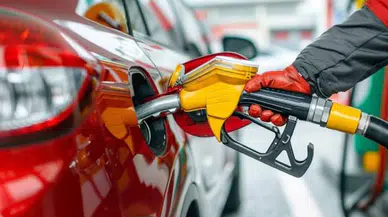 Bugün benzine zam, otogaza indirim geldi