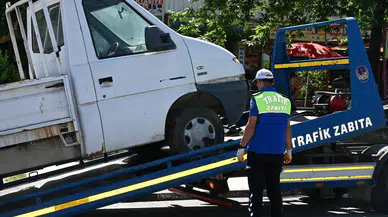 Manisa'da Sokaklar Atıl Ve Hurda Araçlardan Temizleniyor