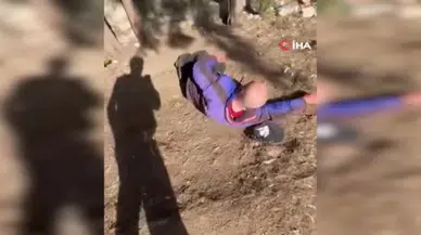 Buca'da sokakta uyuyan yaşlı adama tekme atan zanlılar yakalandı