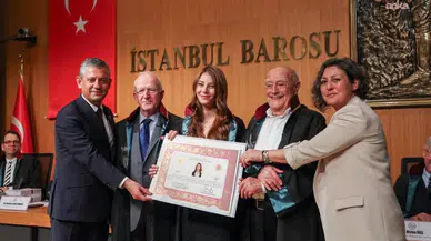 Özgür Özel Kızı İpek Özel'in En Mutlu Gününde Yanındaydı