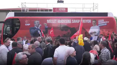 CHP'li vekiller, AK Parti'ye geçen Köksal’ı belediye önünde hedef aldı