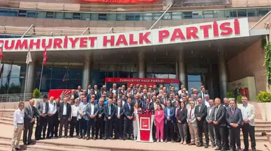 CHP il başkanlarından Genel Merkez önünde olağanüstü kurultay çağrısı: Önce kurultay, sonra iktidar!