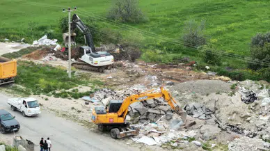 Vatandaş Bildirdi, Kaçak Moloz Dökülen Alan Temizlendi