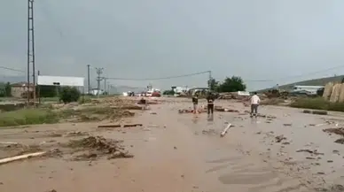 Elazığ'da sel nedeniyle Tunceli kara yolu ulaşıma kapandı