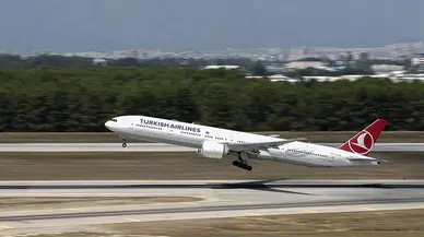 THY uçağı Antalya'da radar direğine temas etti