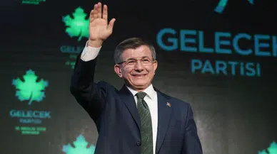 Ahmet Davutoğlu, Gelecek Partisi’ni feshederek aktif siyaseti bıraktığını ilan etti