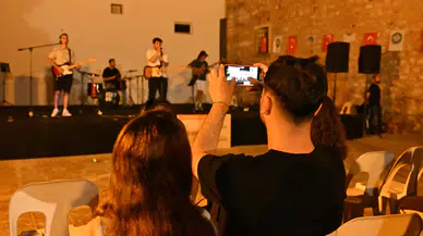 Akustik Yaz Akşamları İle Müziğin Ritmi Manisa Sokaklarında