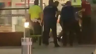 İzmir Havalimanı'nda bıçaklı saldırgan tutuklandı