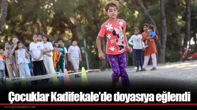 Çocuklar Kadifekale’de doyasıya eğlendi