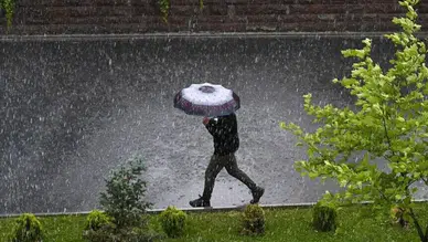 Meteoroloji'den yurdun büyük bölümü için sağanak ve fırtına uyarısı