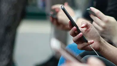 Cep Telefonları Gerçekten Sizi mi Dinliyor? Sosyal Medya Reklamları Şok Edici Bir İddiayı Gün Yüzüne Çıkardı