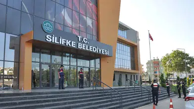 Silifke Belediyesi'nde tutuklanan Mustafa Turgut'un yerine Oğuzhan Kökten seçildi