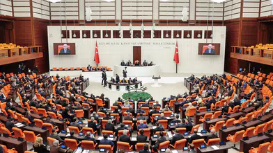 Meclis'te gece yarısı gerilimi: Muhalefetten "şantaj" ve "rezillik" çıkışı